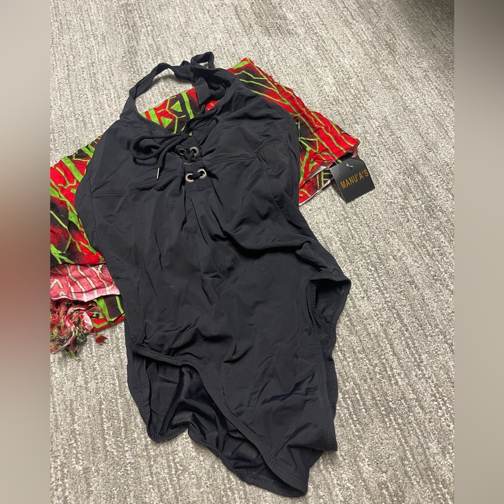 Swimset Set Converse Black Lace-Up Swimset with a sarong wrap